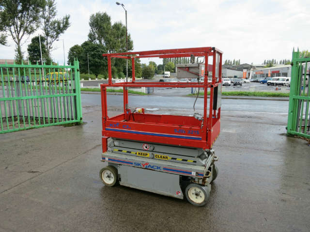 Skyjack 3215 Scissor Lift (2012) - Image 3