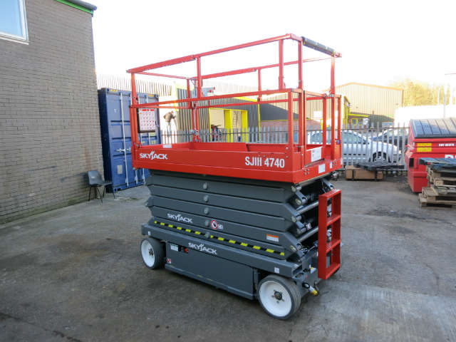 Skyjack 4740 Scissor Lift (2016) - Image 2