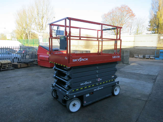 Skyjack 4740 Scissor Lift (2016) - Image 3