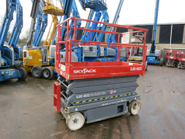 Skyjack 4632 Scissor Lift (2013) - Image 2