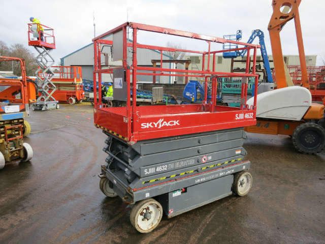 Skyjack 4632 Scissor Lift (2013) - Image 3