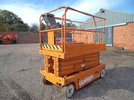UpRight X32 Scissor Lift (2007) - Image 2