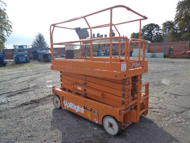 UpRight X32 Scissor Lift (2007) - Image 3